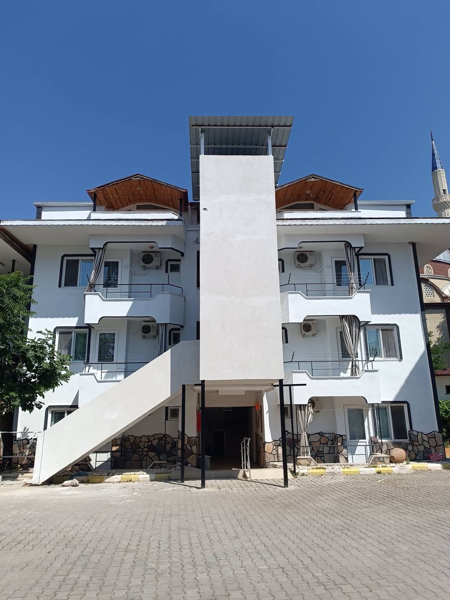 Ulugut Pansiyon binası, Karahayıt